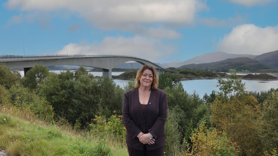 Lenkje til artikkel: Herøybrua 50 år: Brua som bygde eit sterkare Herøy