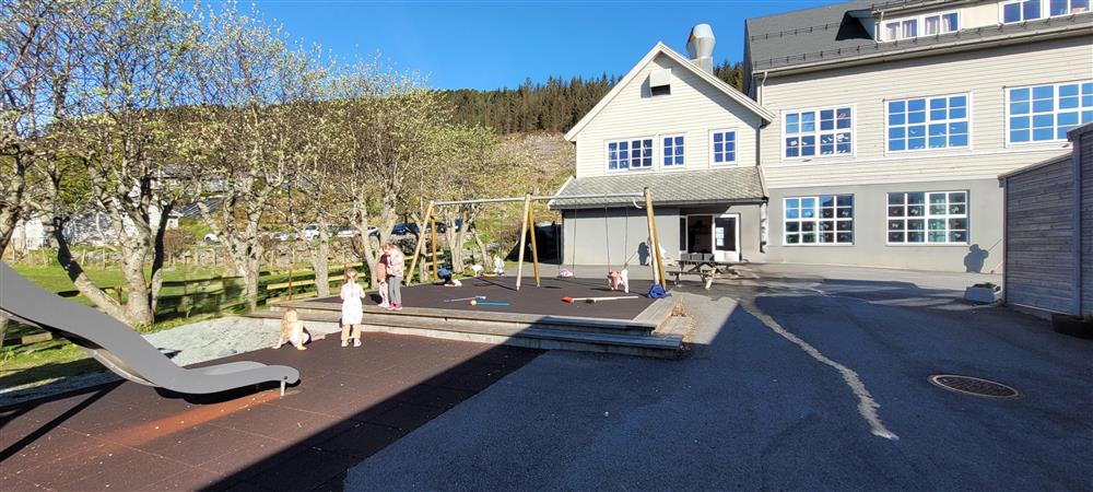 Nerlandsøy skule - Klikk for stort bilete