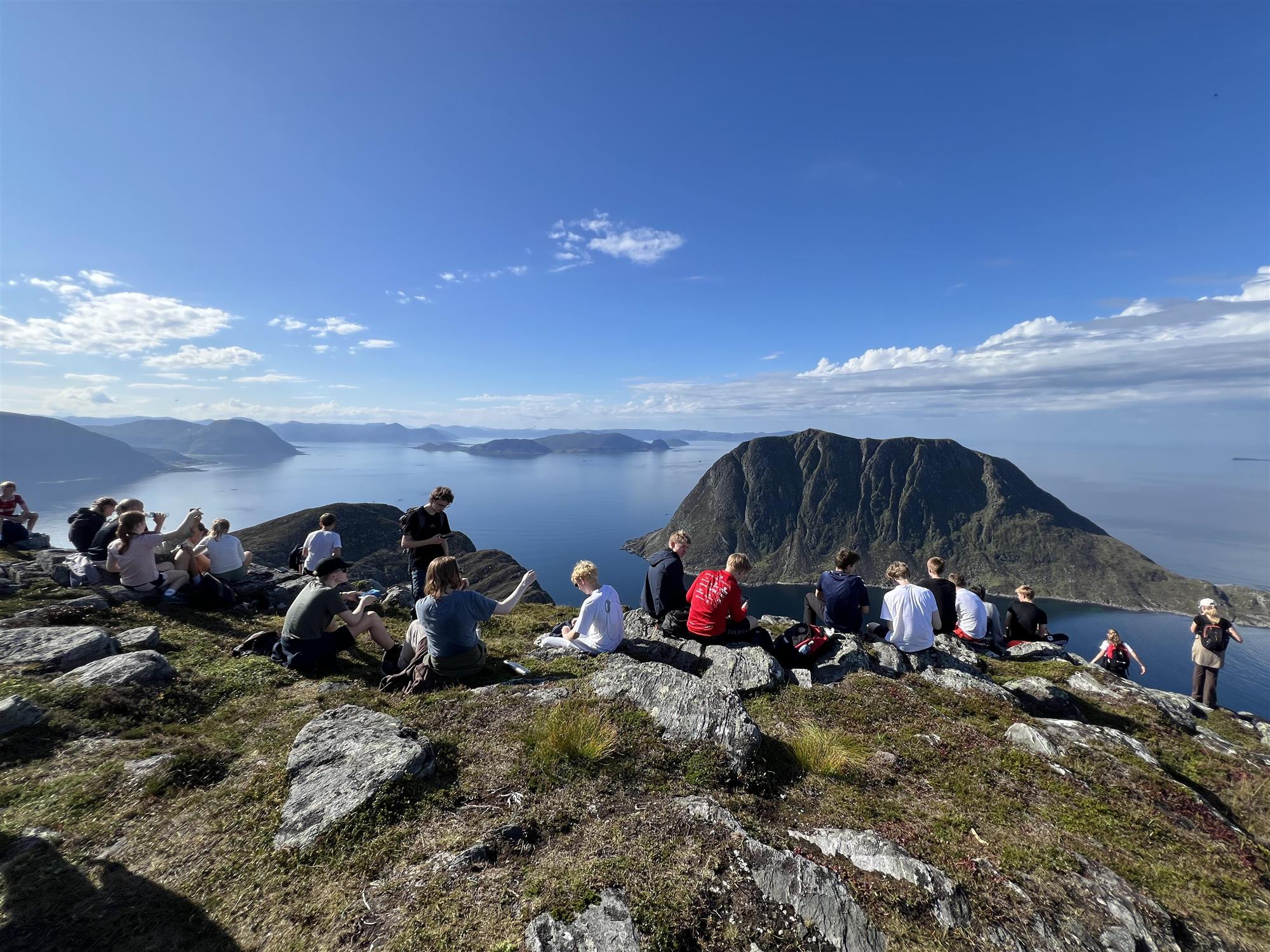 Lenkje til artikkel: Fjelldag med flott innsats frå elevane ved Herøy ungdomsskule